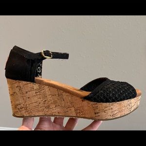 Toms Black Cork Sandals Size 7.5